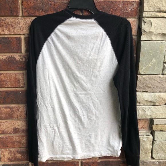 Old Navy Black Gray Jersey Shirt wMountains Men S - Picture 3 of 3